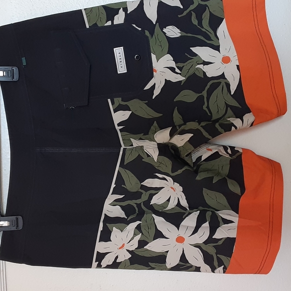 VISSLA men's board/swim shorts - Picture 2 of 10